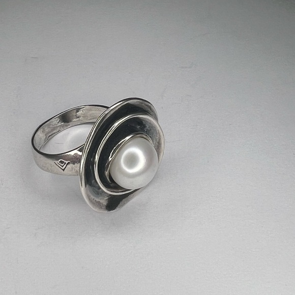 Silpada Sterling Silver Pearl Lily Ring, Size 7.5 - Picture 2 of 6